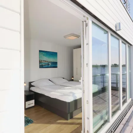 Captain Jack Sparrow Hotel na wodzie 5*